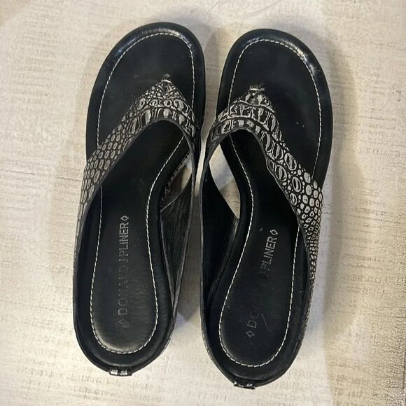 Donald J Pliner Sandals Shaheen Wedge Heels Slip on Thong Silver Size 8 - Picture 13 of 16